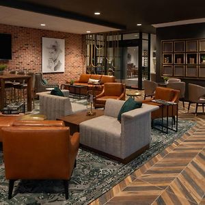 Club King Room